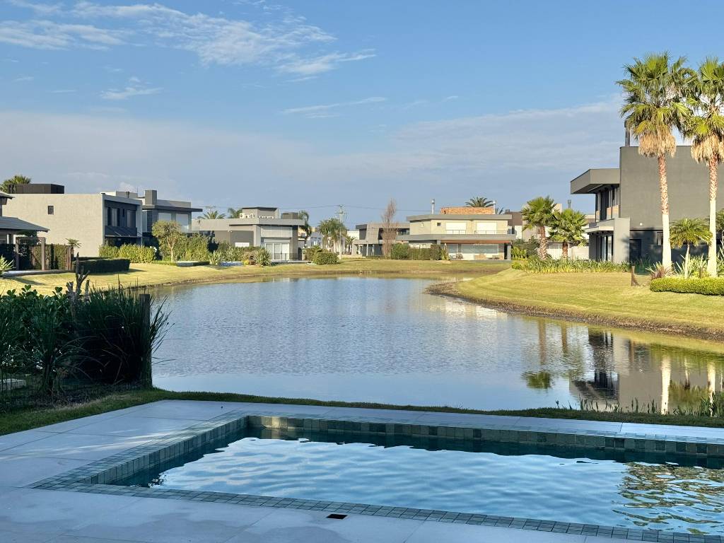 Casa em Condomínio 5 dormitórios para venda, Centro em Xangri-lá | Ref.: 16678