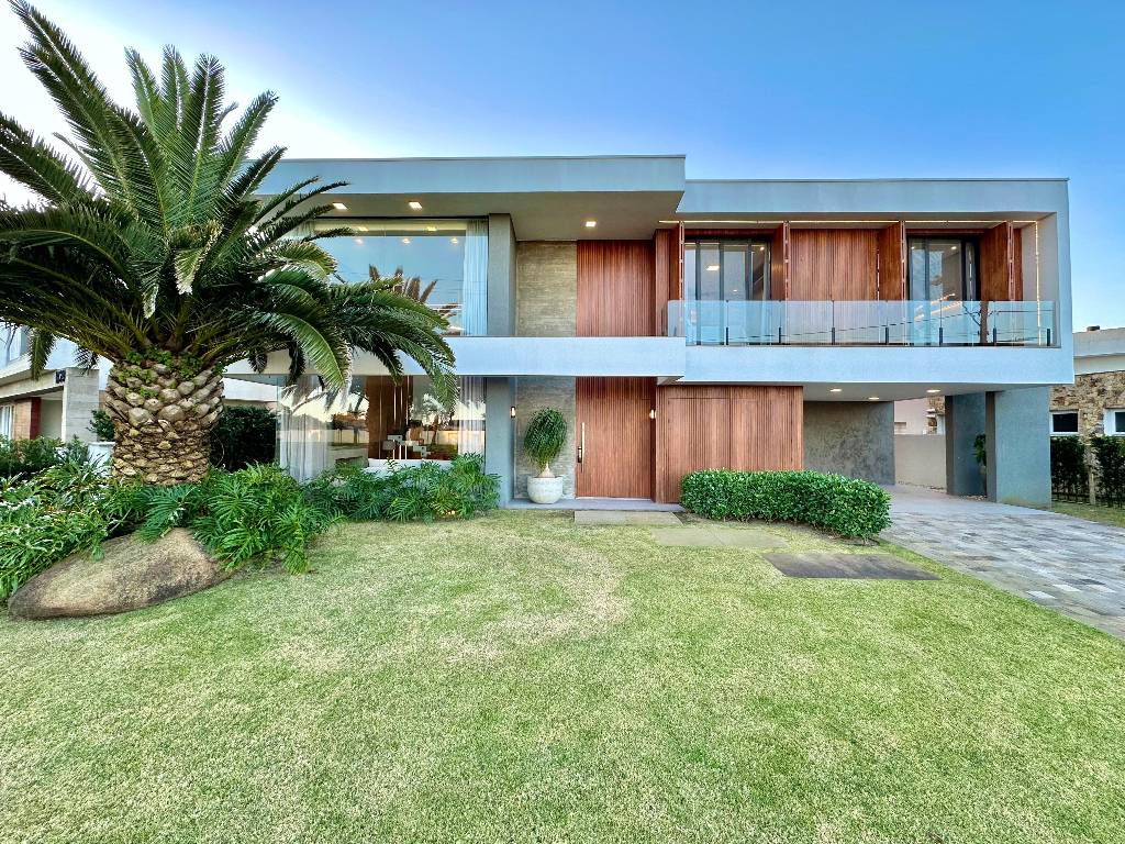 Casa em Condomínio 6 dormitórios para venda, Centro em Xangri-lá | Ref.: 19244