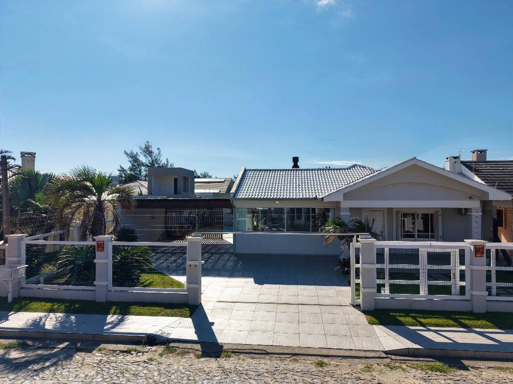 Casa 3 dormitórios para venda, centro em Atlantida Sul | Ref.: 25485