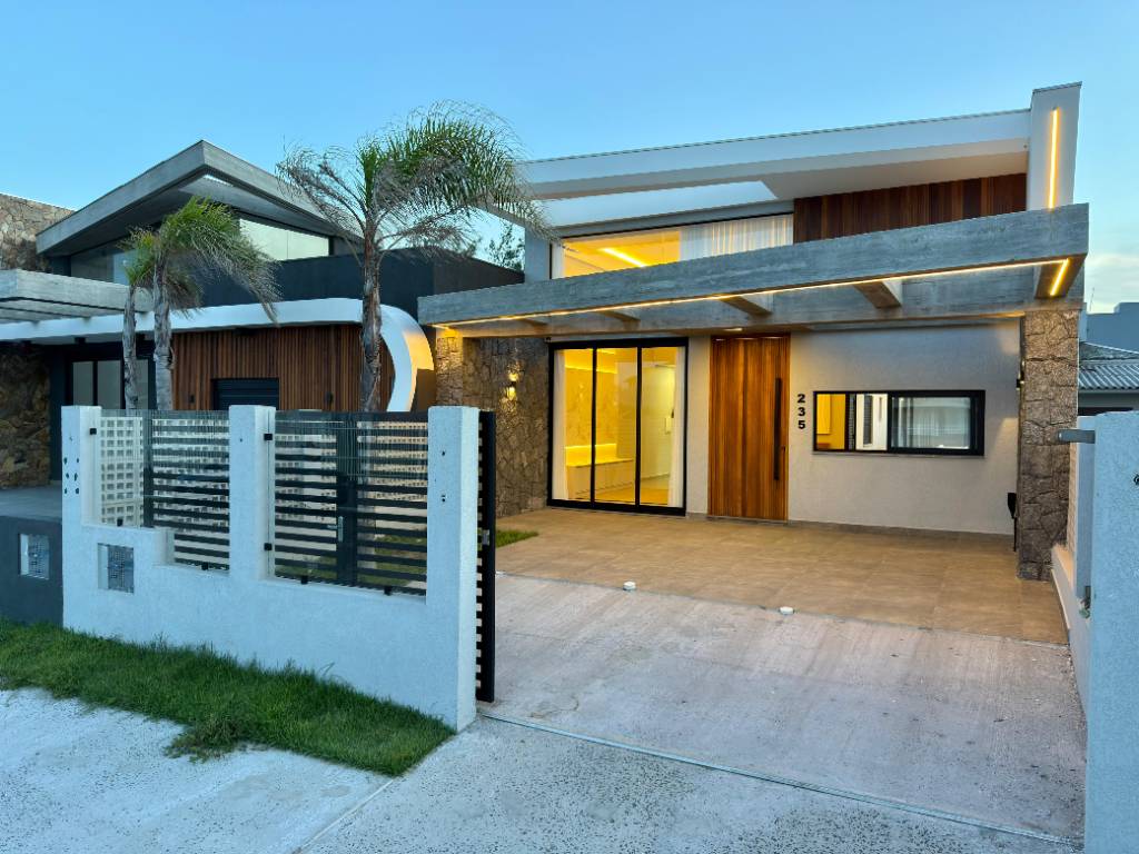 Casa 3 dormitórios à venda, Jardim Beira Mar em Capão da Canoa | Ref.: 25554